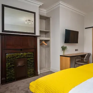 Elephant And Castle Hotel