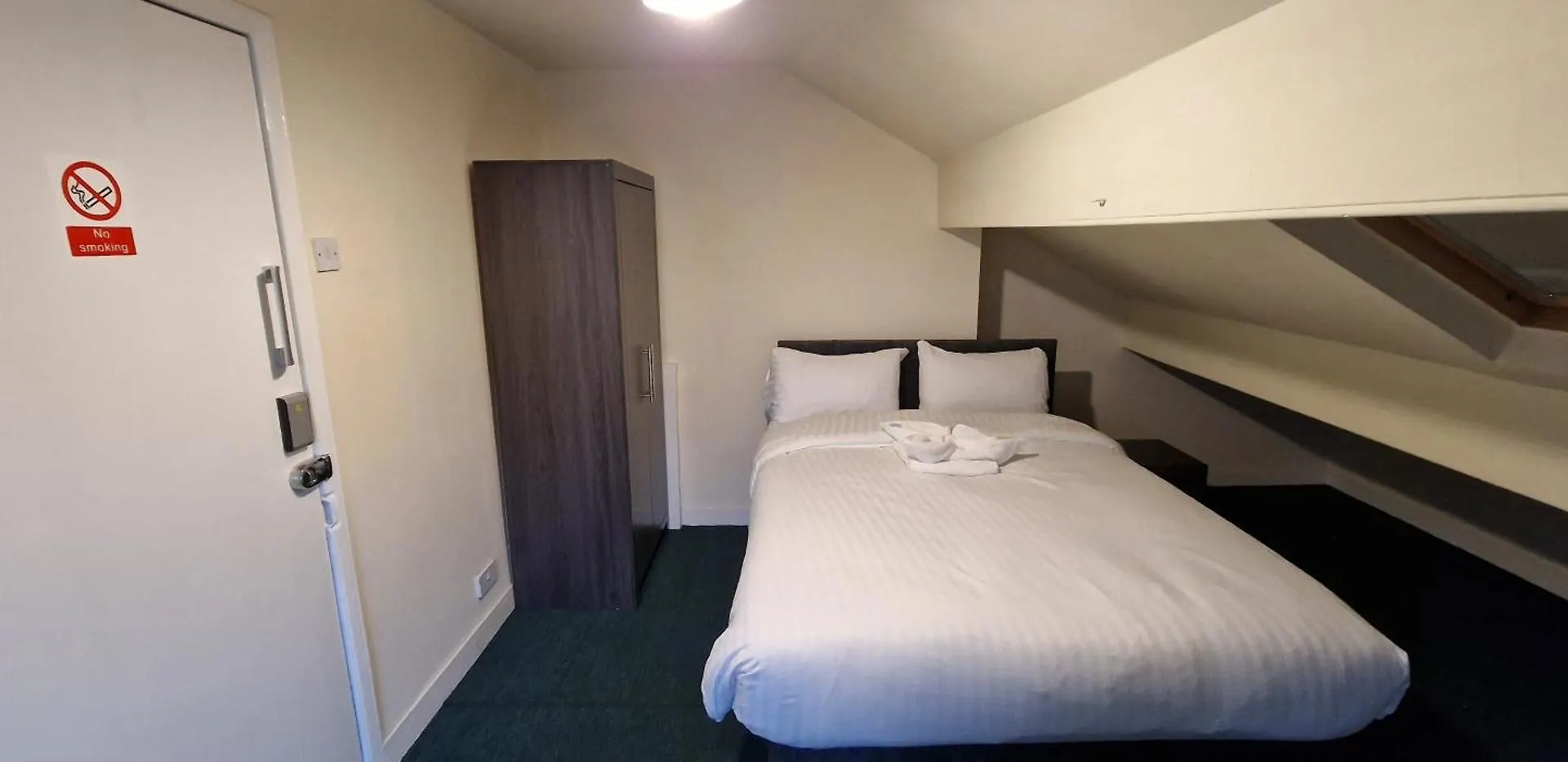 Self Check In Rooms Central Wakefield 0*,  United Kingdom
