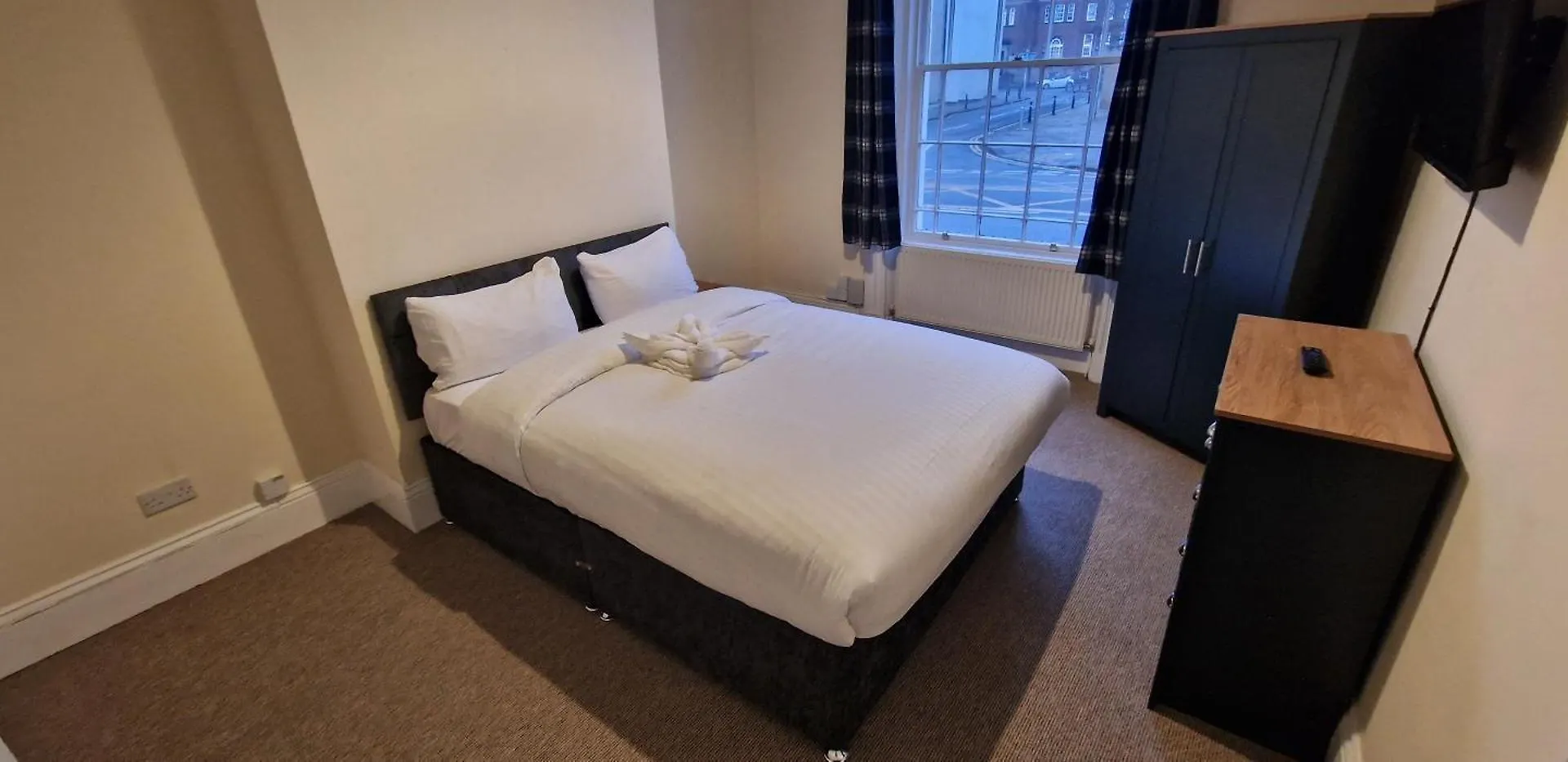 Self Check In Rooms Central Wakefield