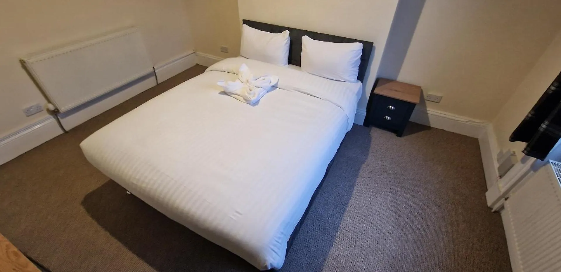 Self Check In Rooms Central Wakefield Guest house
